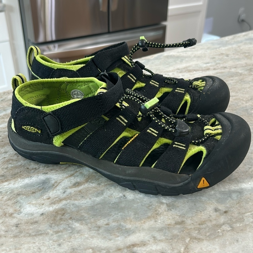 Keen Black & Green Hiking Sandals Outdoor Waterproof Shoes Size 6